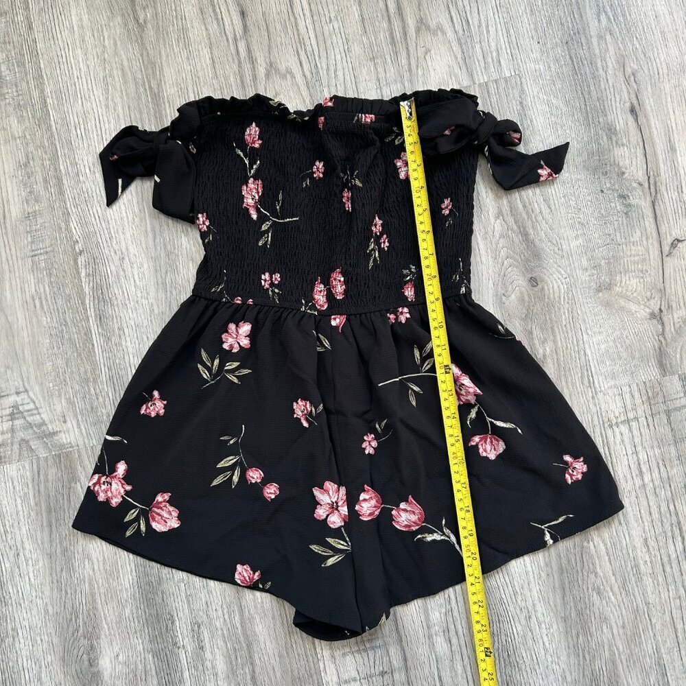 Tobi Black Floral Print Smocked Romper Tie Strap Lightweight Summer Style Size _ - Picture 7 of 7